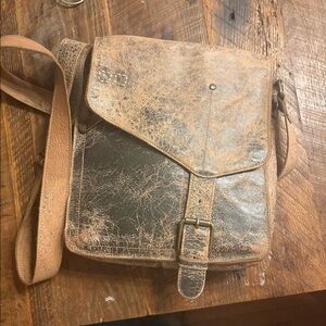 Beautiful bed stu leather distressed purse. Gently used and from smoke home